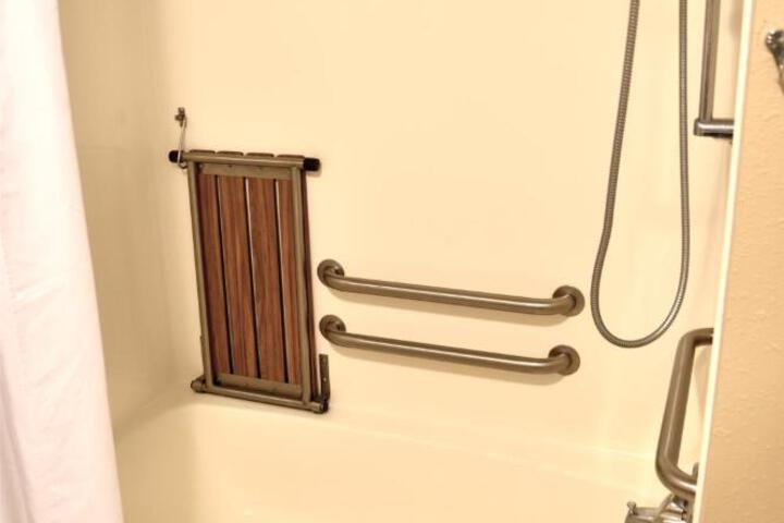 2 Queen Beds (6 of 12)