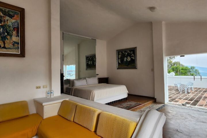 Room 14 of 100
