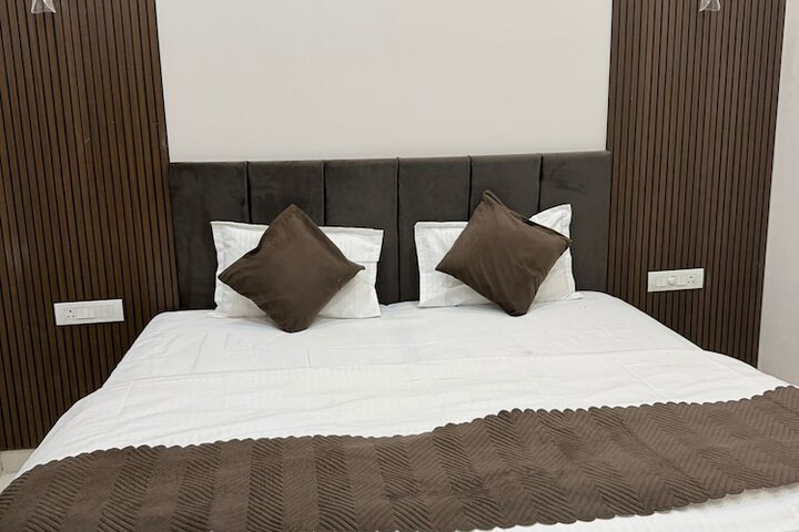 Room 16 of 36