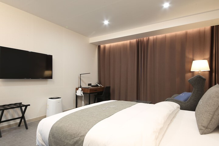Room 25 of 60