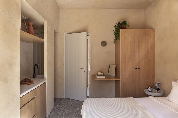 Room 18 of 81