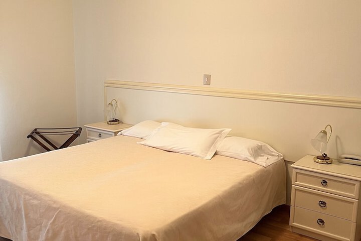 Room 51 of 154