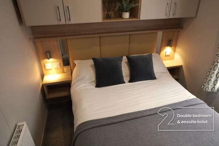 Room 5 of 12