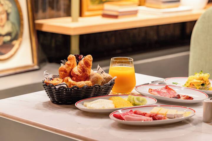 Breakfast/Coffee Service 29 of 34