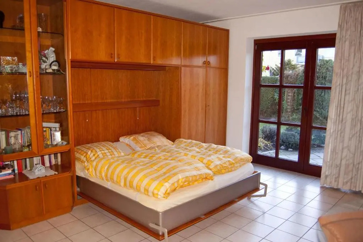 Room 5 of 10