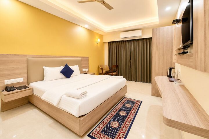 Hotel Royal Beach Palace -near Sea Beach