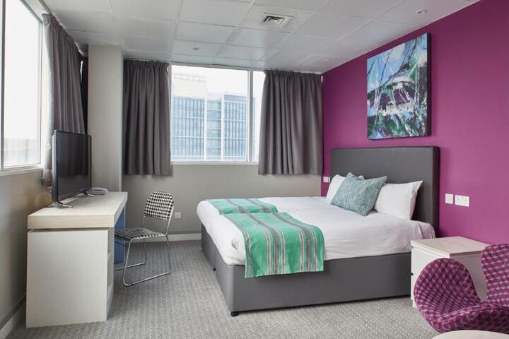 Room 33 of 68