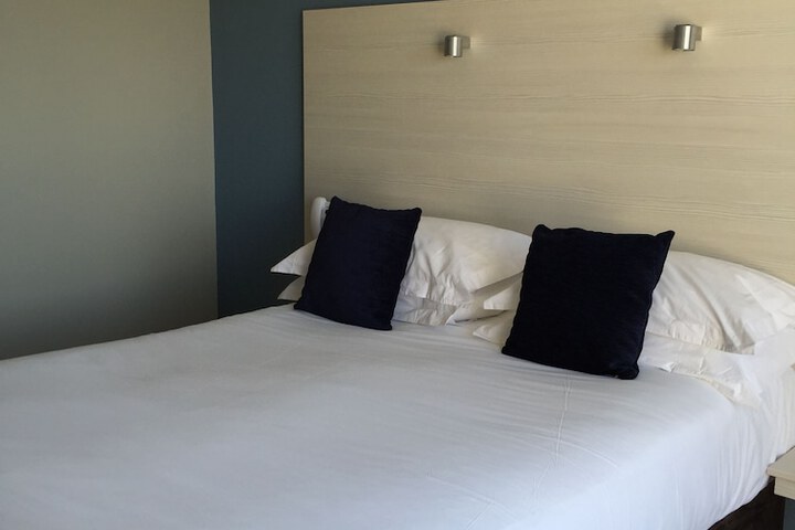 Room 13 of 83