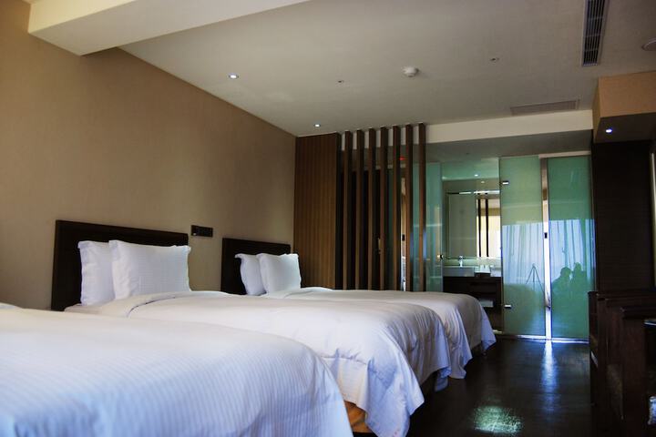 Room 15 of 50