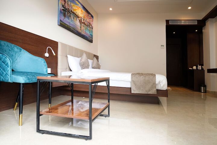 Room 5 of 73