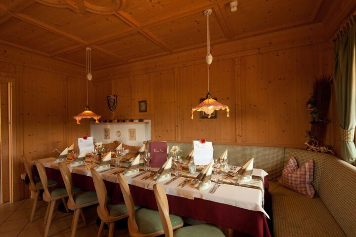 Dining 72 of 111