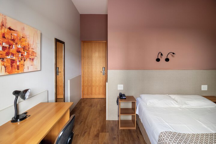 Room 11 of 38