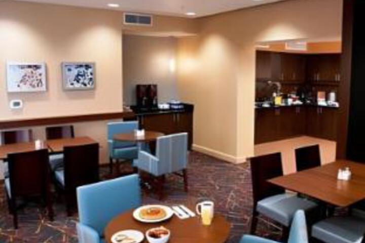 Breakfast/Coffee Service 12 of 25