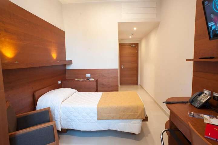 Room 10 of 37