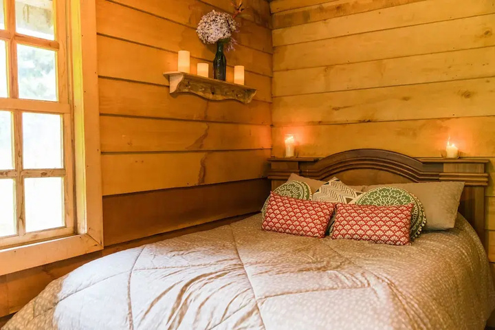 Room 2 of 10