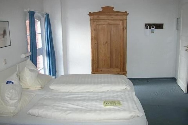 Room 11 of 44