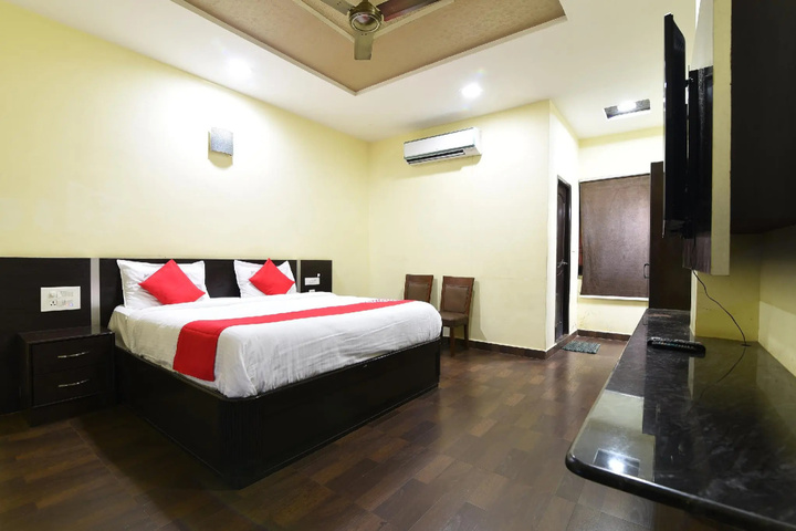 Room 4 of 15