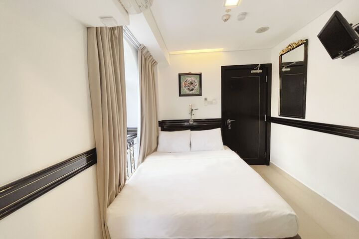 Room 3 of 47