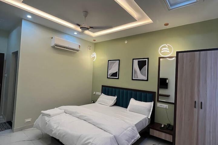 Room 2 of 39