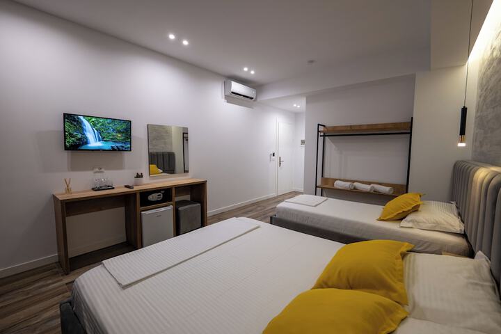 Room 32 of 61