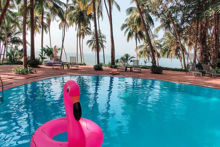 Hotel Pool