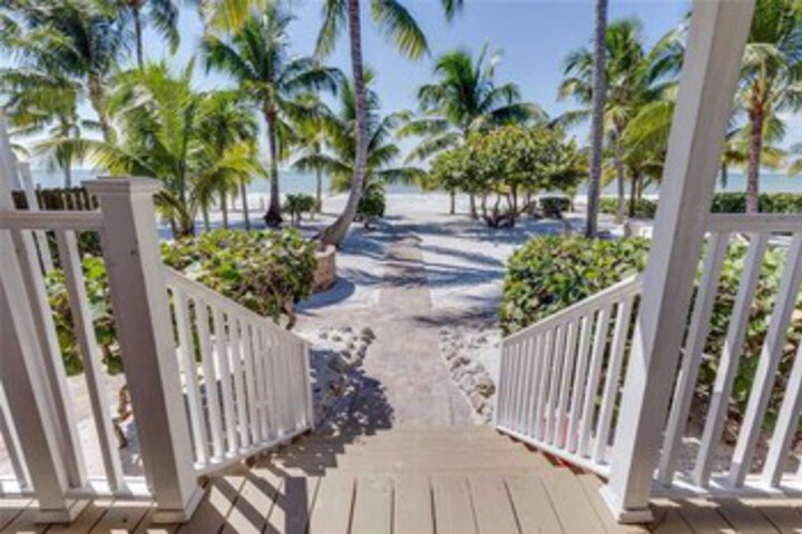 Tropical Manor in Fort Myers Beach, FL