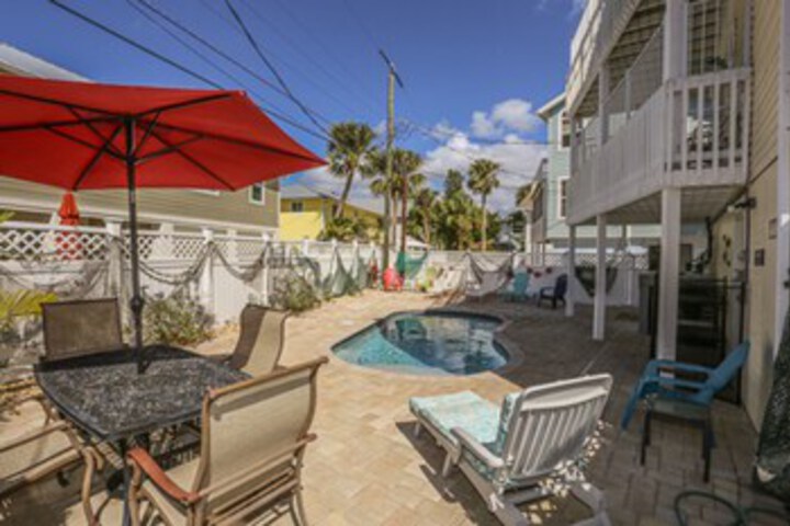 Pool 15 of 26