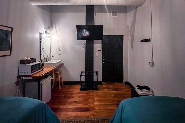 Room 35 of 139