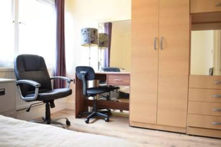 Room 8 of 10