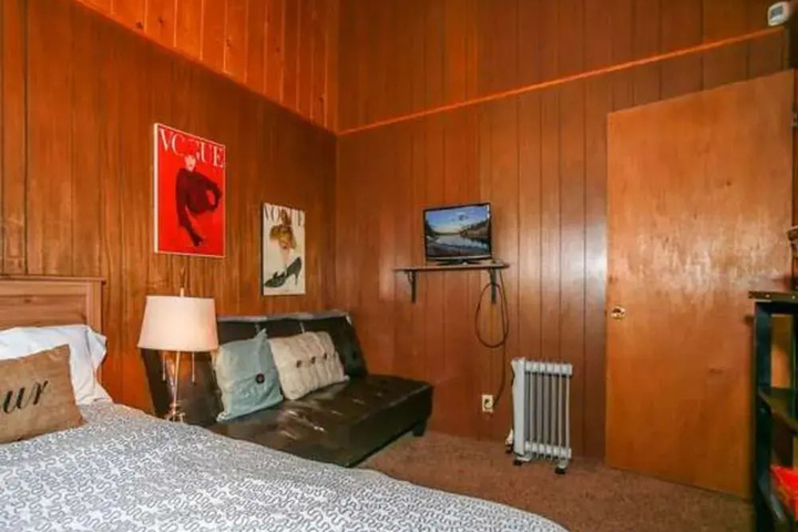 Room 3 of 9