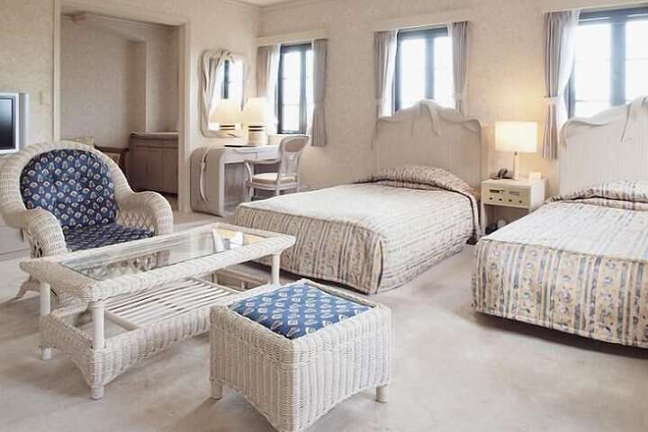 Room 5 of 32