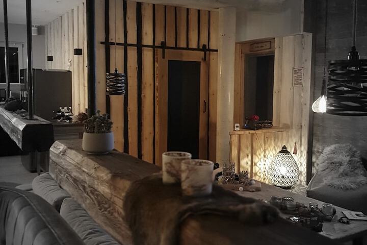 Room 82 of 131
