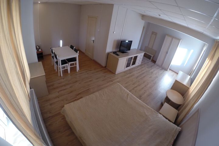 Room 21 of 37