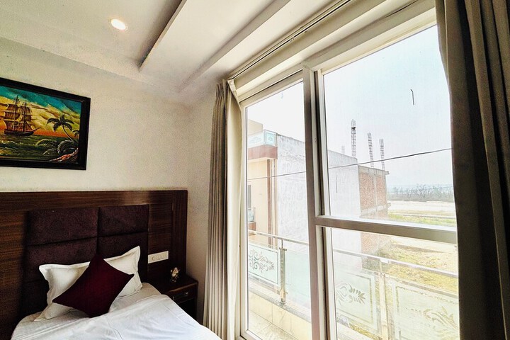 Room 11 of 46