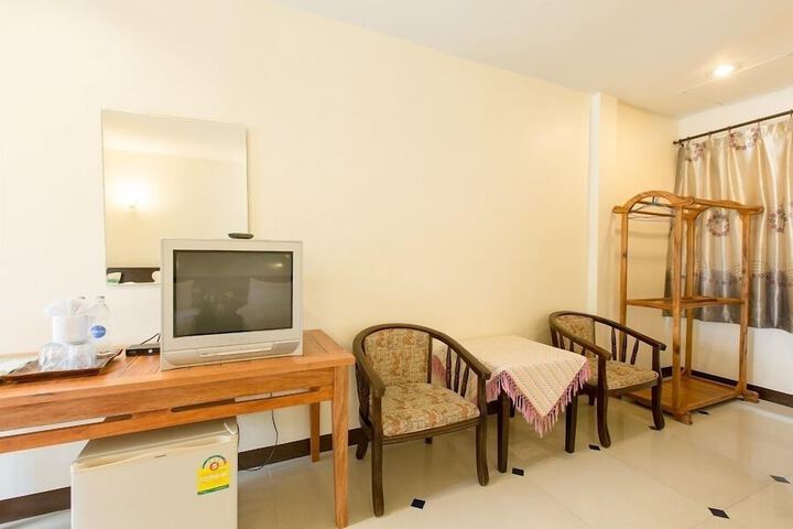 Room 11 of 36