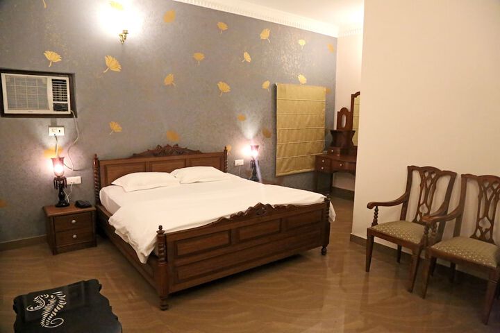Room 25 of 61