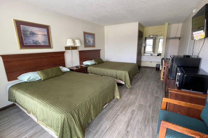 Room 4 of 27