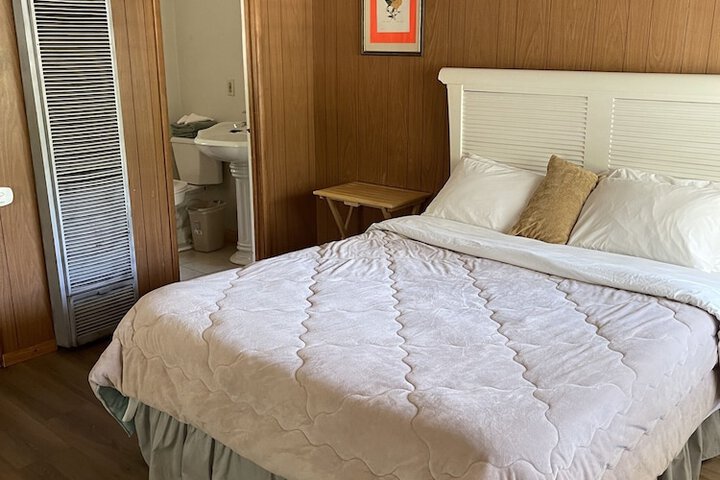 Room 18 of 77