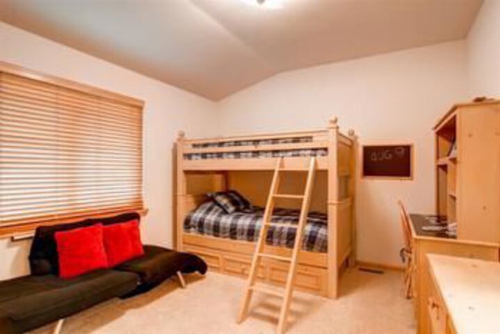 Room 5 of 28