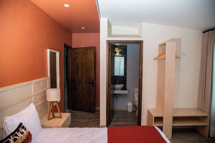 Room 53 of 96