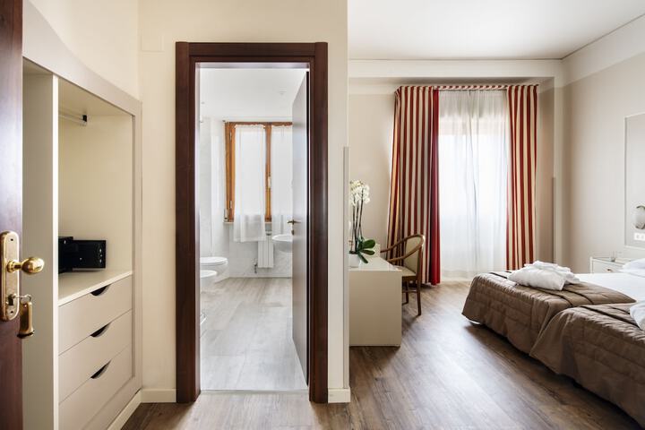 Room 12 of 91