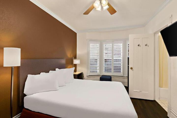1 Queen Bed Larger Room Work Desk Microwave and Refrigerator (15 of 34)