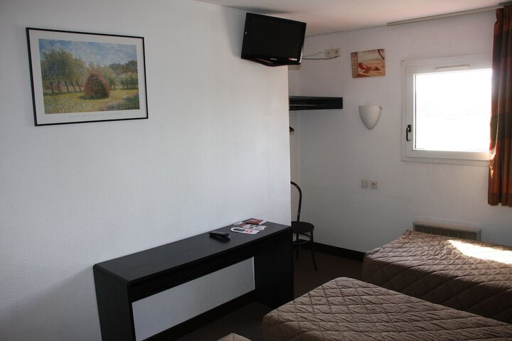 Room 9 of 38