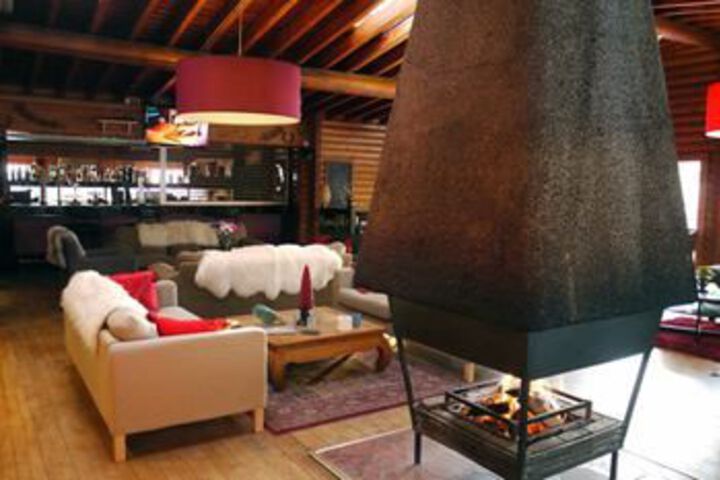 Lounge 14 of 23
