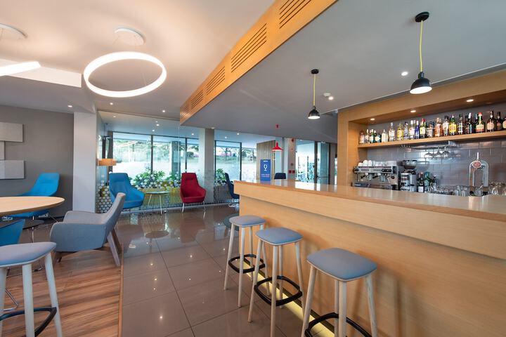 Lounge 57 of 66
