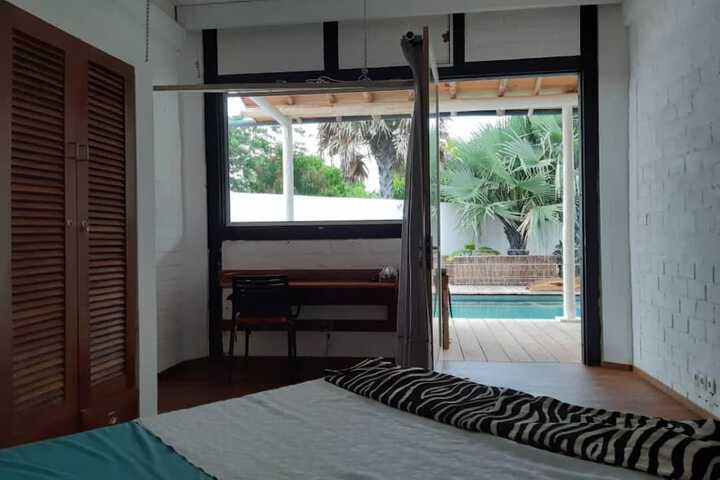 Room 8 of 10