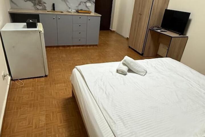 Room 8 of 16