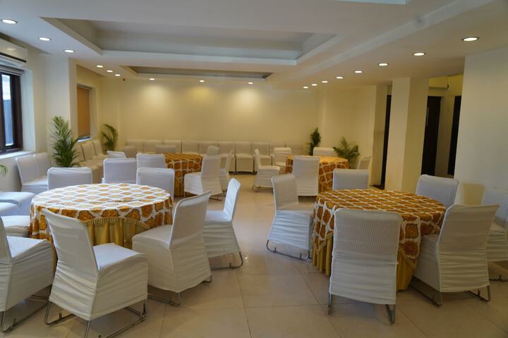 Business Center 42 of 44
