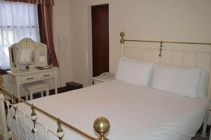 Room 3 of 140