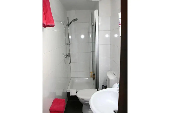 Room 8 of 15